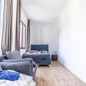 Comfy In Shared With Terrace And Garden Bécs